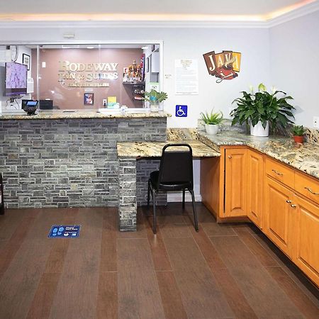 Rodeway Inn & Suites Беллфлавер Екстер'єр фото