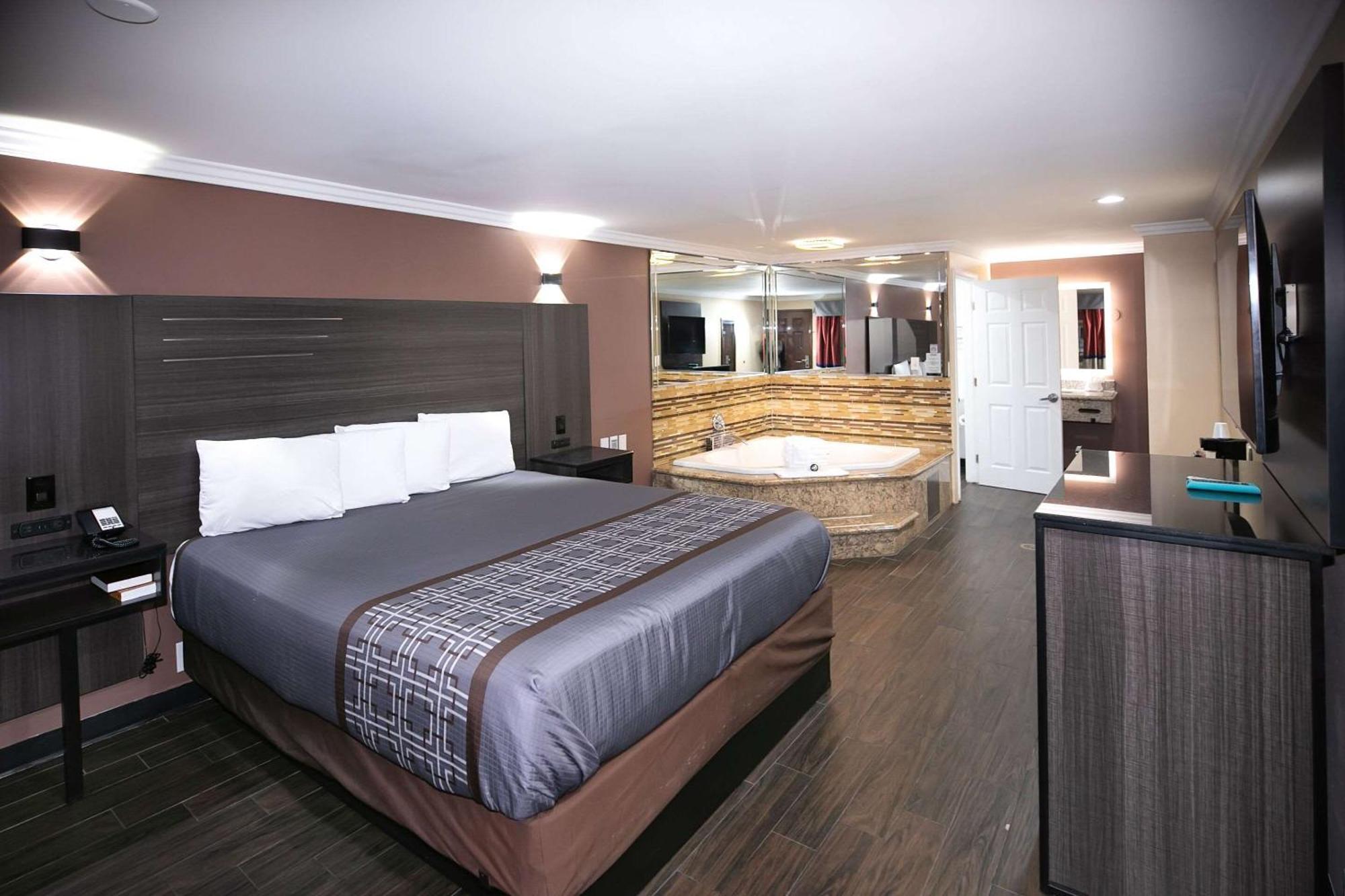 Rodeway Inn & Suites Беллфлавер Екстер'єр фото
