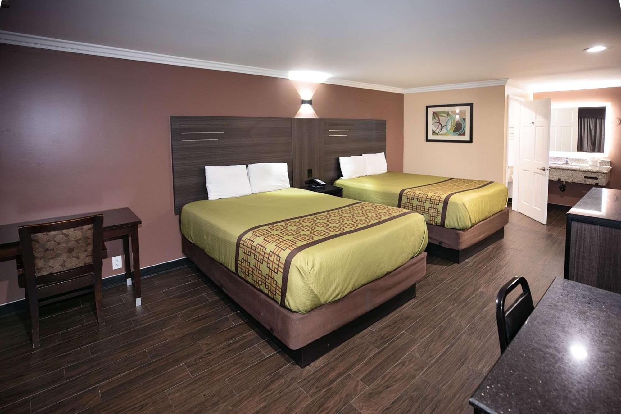 Rodeway Inn & Suites Беллфлавер Екстер'єр фото