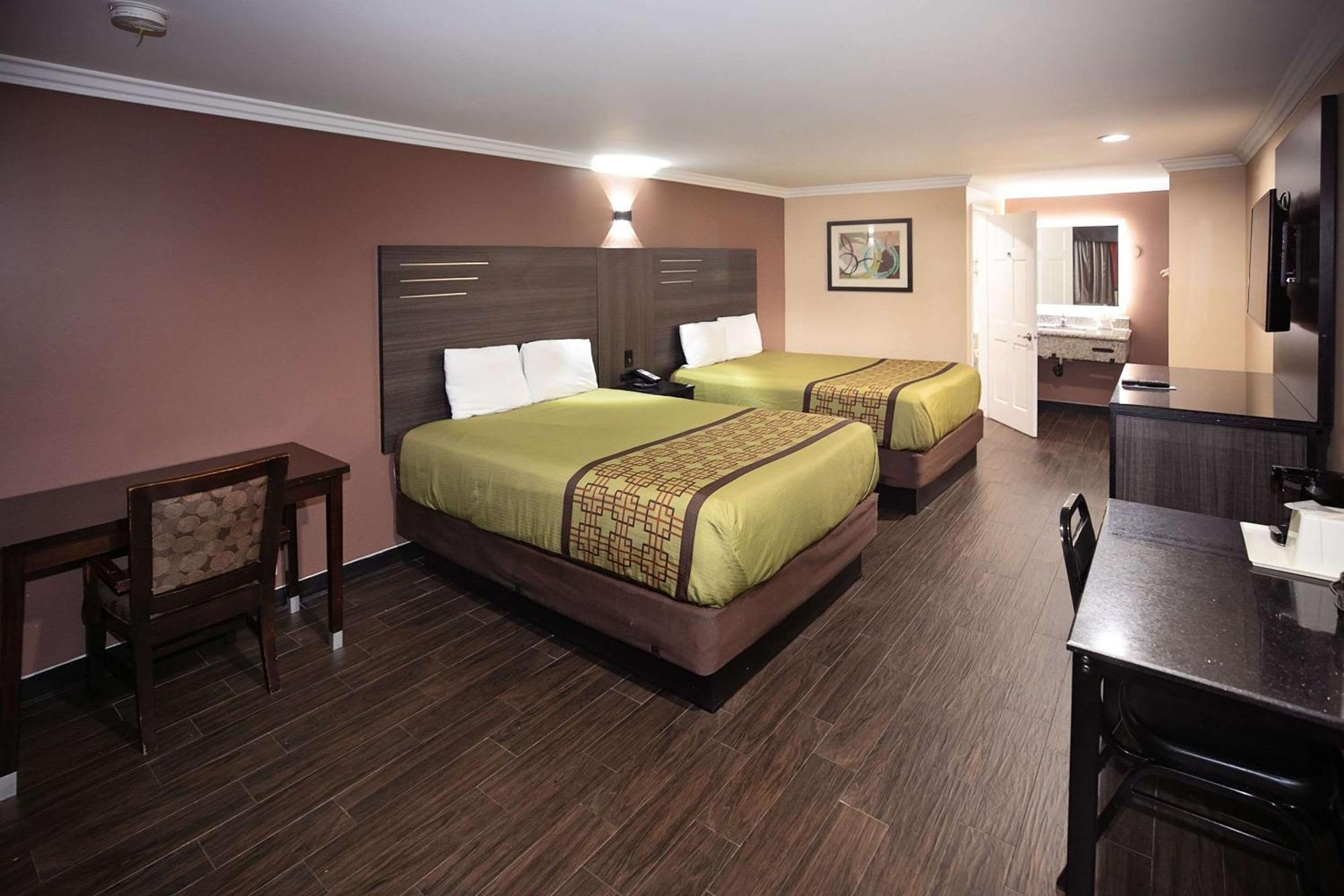 Rodeway Inn & Suites Беллфлавер Екстер'єр фото
