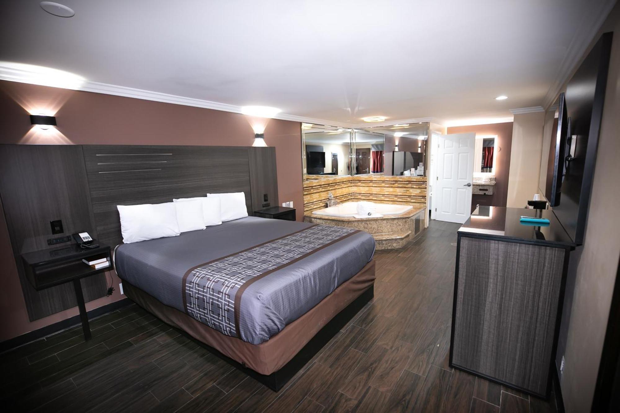 Rodeway Inn & Suites Беллфлавер Екстер'єр фото