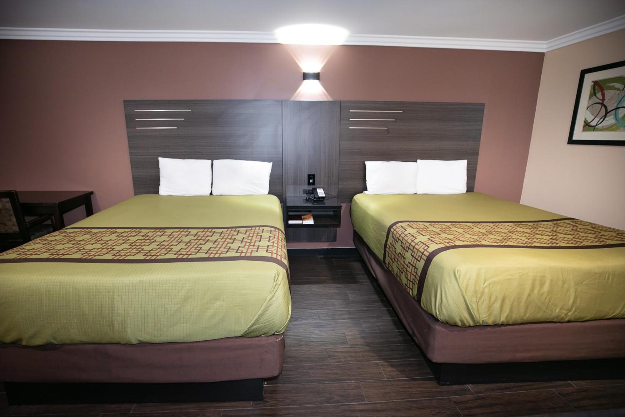 Rodeway Inn & Suites Беллфлавер Екстер'єр фото